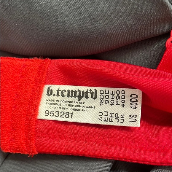 Wacoal Red Molded Cup Bra with Underwire Support - Picture 5 of 5